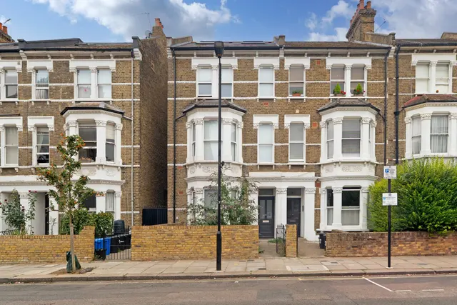 Photo 2 — Croxley Road, Queens Park, London, W9 3HH