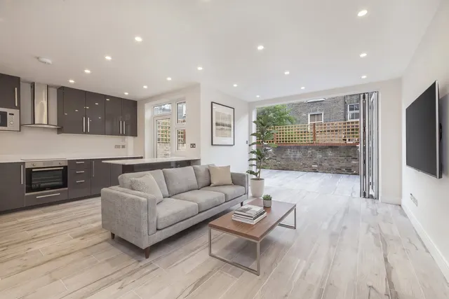 Croxley Road, Queens Park, London, W9 3HH, photo 1