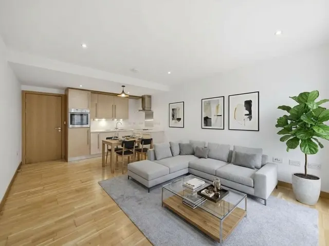 McEwan Square, Fountainbridge, EH3, photo 1