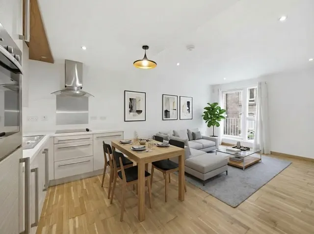 McEwan Square, Fountainbridge, EH3, photo 2