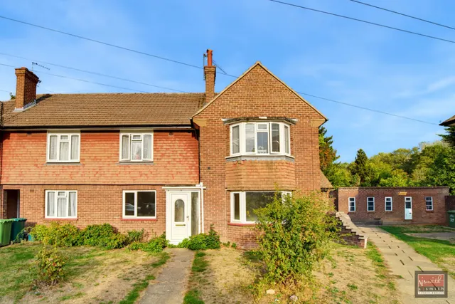Booth Drive, Staines-upon-Thames, photo 1
