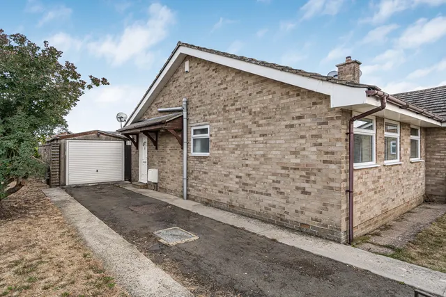 Begbroke Crescent, Begbroke, photo 1