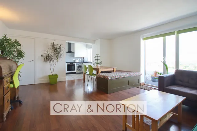 Whitehorse Road, Croydon, CR0 2AX, photo 1