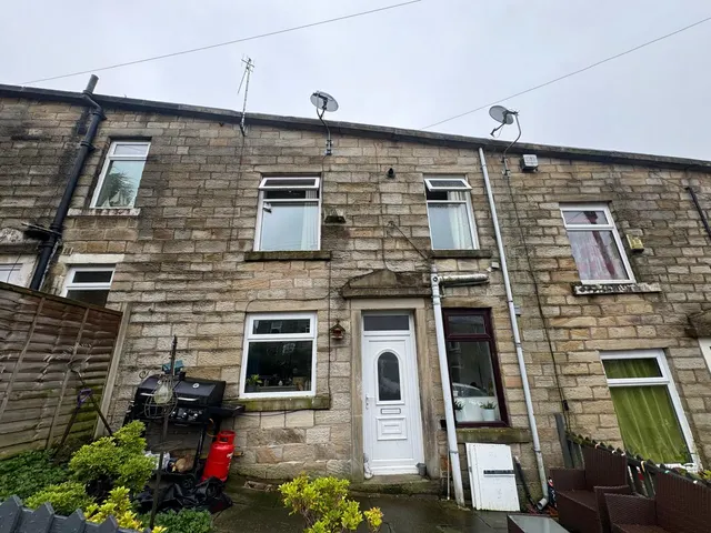 3 bedroom house, Abbey Street, Bacup, OL13