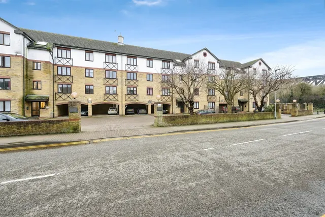 Viersen Platz, Peterborough, PE1, photo 1