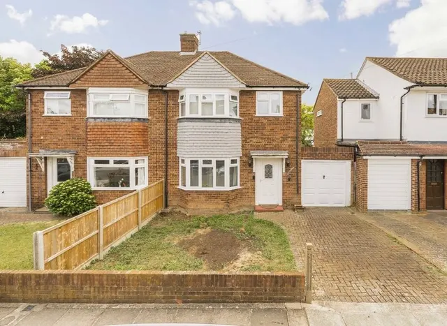 Garden Close, Hampton, TW12, photo 1