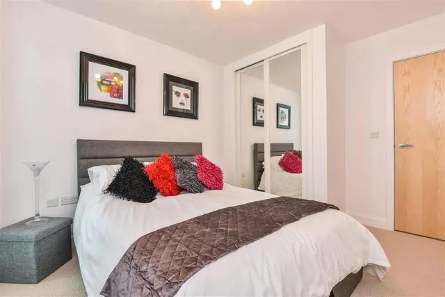 Cromwell Road, Redhill, RH1, photo 3