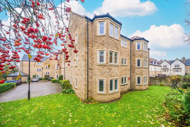 Micklethwaite Grove, Wetherby, LS22, photo 1