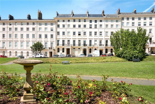 Photo 2 — Adelaide Crescent, Hove, East Sussex, BN3