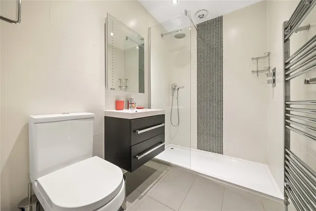 Church Street, Esher, KT10, photo 2