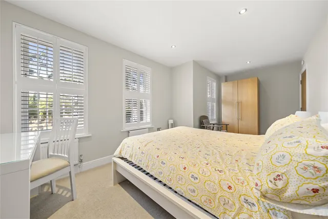 Church Street, Esher, KT10, photo 3