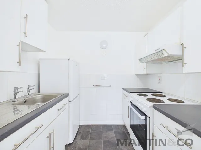 Photo 3 — Retirement Flat, Homegrove House, Southsea