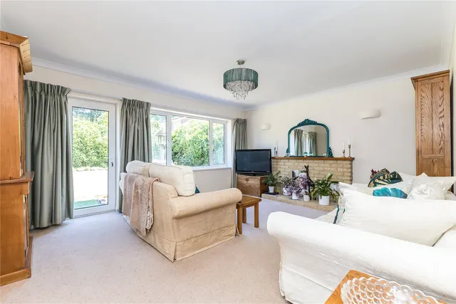 The Avenue, Grayshott, GU26, photo 2