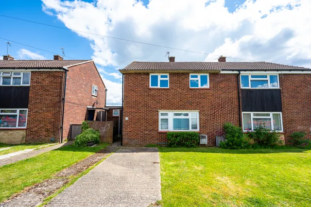 77 Homestall, Guildford, photo 1