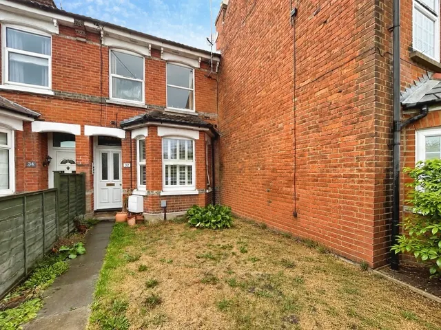 The Grove, Aldershot, Hampshire, GU11 1NW, photo 1