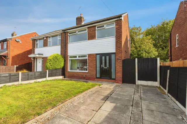 Ringway Avenue, Leigh, WN7, photo 3