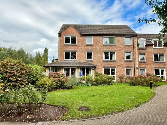 Deighton Road, LS22, photo 1