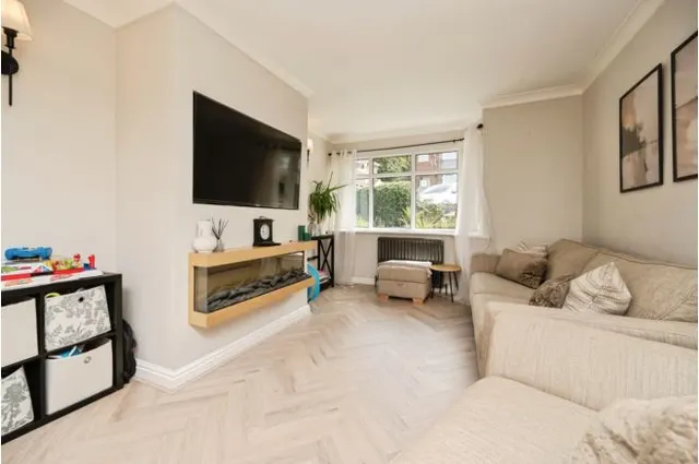 Conway Avenue, Oldbury, B68, photo 3
