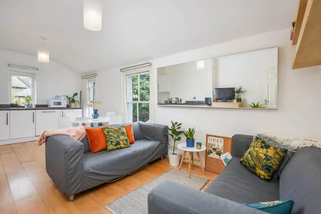 Photo 2 — Top Floor, 78 Meadow Road, London