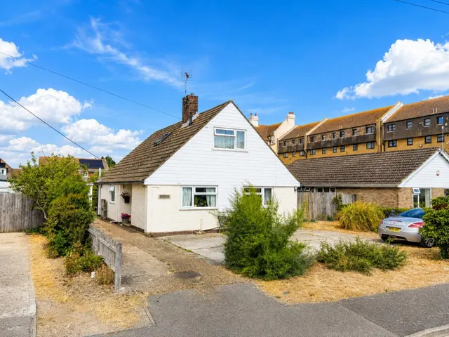 Victoria Road, Littlestone, TN28, photo 1