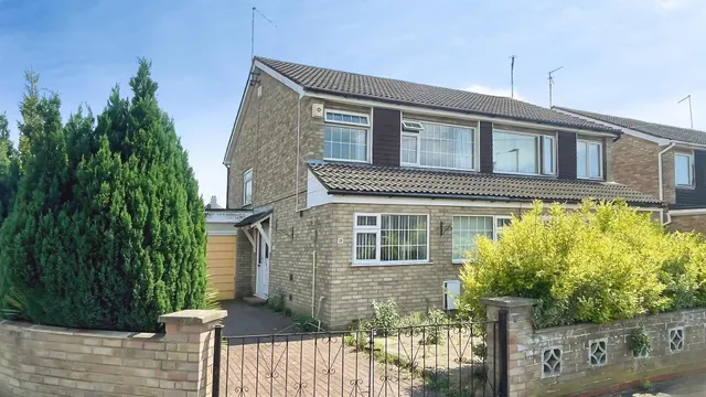 St. Marys Close, Peterborough, PE1, photo 1