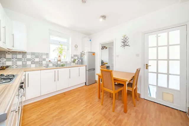 Grosvenor Road, W7, photo 3