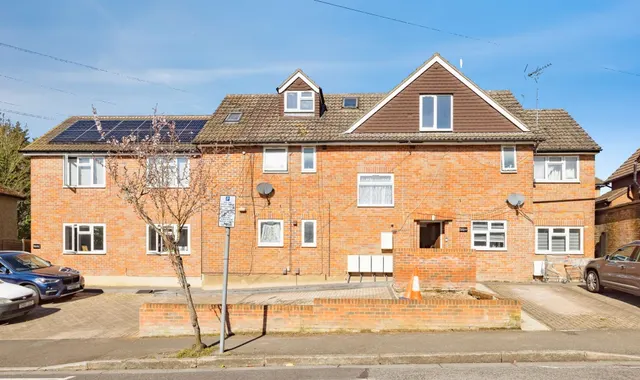 Mildred Avenue, Watford, photo 1