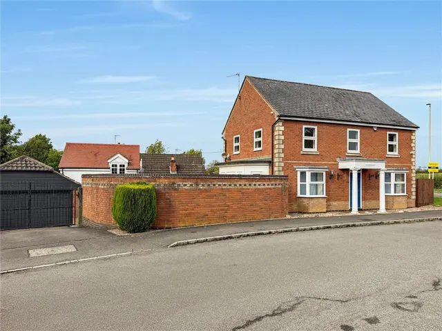 Fox Pond Lane, Oadby, LE2, photo 1