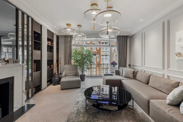 Photo 3 — Basil Mansions, Basil Street, Knightsbridge, London