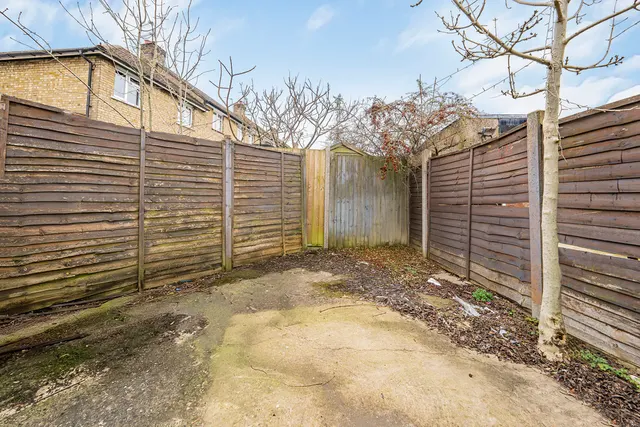 Photo 2 — Oakdene Road, Hillingdon, UB10