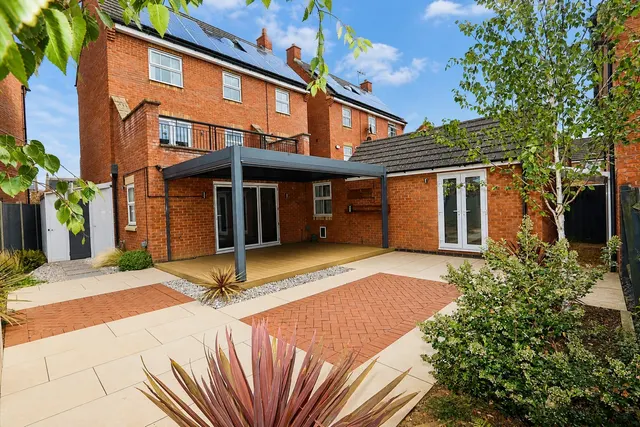 Photo 2 — Fieldfare Close, Corby, NN18