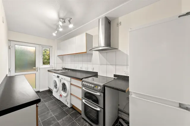 Lowdell Close, West Drayton, photo 3