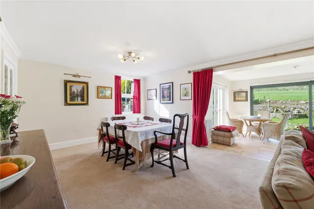 Fern Road, SK17, photo 2