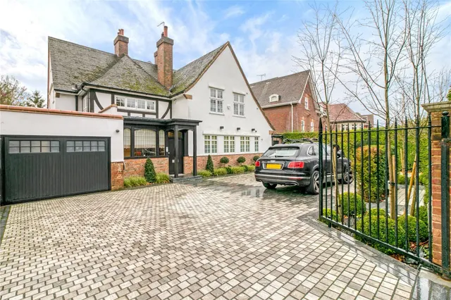 The Bishops Avenue, Hampstead Garden Suburb, N2, photo 1