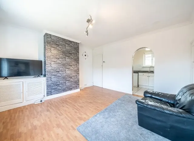 Photo 2 — Morris Road, Isleworth, TW7