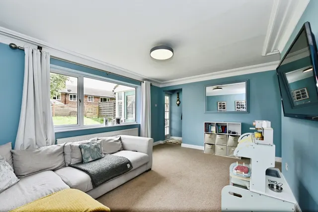 Photo 3 — Stoneley Crescent, Sheffield, South Yorkshire, S12