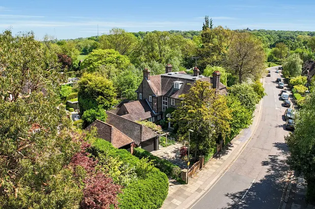 Hampstead Way, London, NW11, photo 1