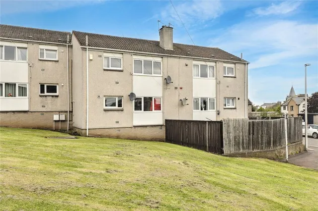 Back'oyards, Inverkeithing, KY11, photo 1