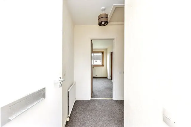 Back'oyards, Inverkeithing, KY11, photo 2
