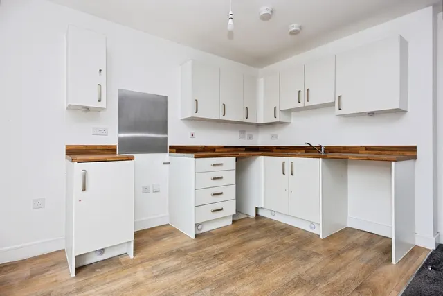 Churchill Way, Bordon, GU35, photo 2