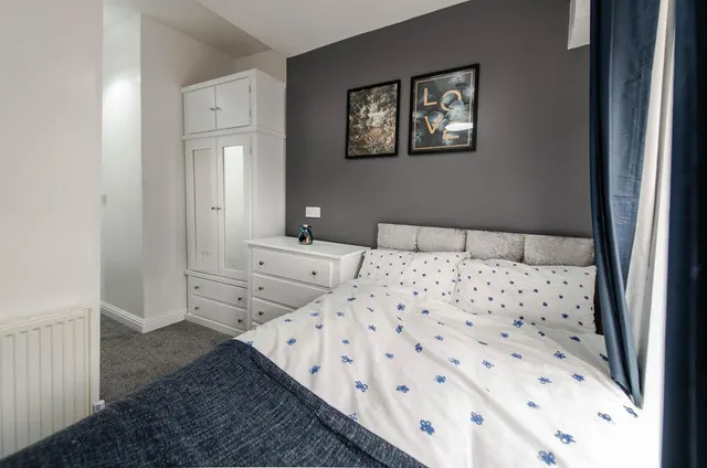 Liverpool Road, Eccles, M30, photo 2