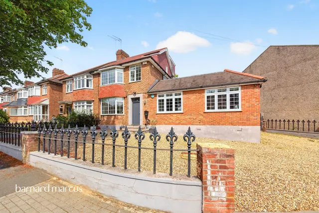 Bawtry Road, London, photo 1
