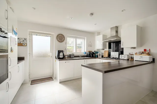 Photo 3 — Pulborough, RH20 1FW