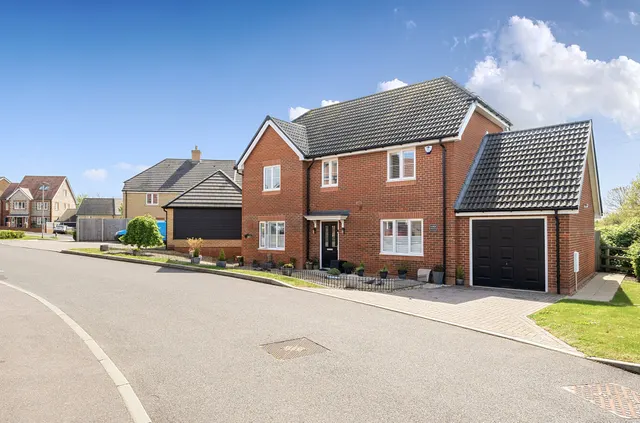 Pulborough, RH20 1FW — photo 1