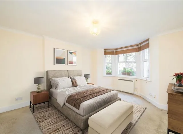 Photo 3 — Kingston Road, Teddington, TW11
