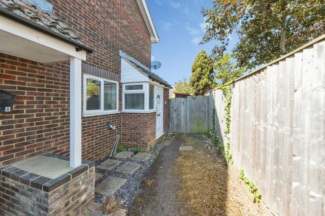 Campbell Close, Buckingham, MK18, photo 1