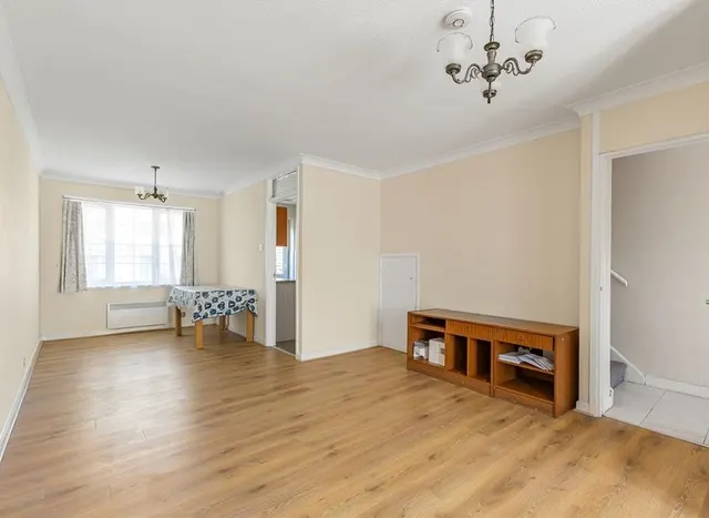 Photo 3 — Brompton Close, Isleworth, TW4