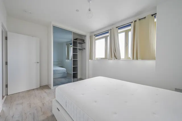 Photo 3 — Flat 45, Tiller House, LONDON