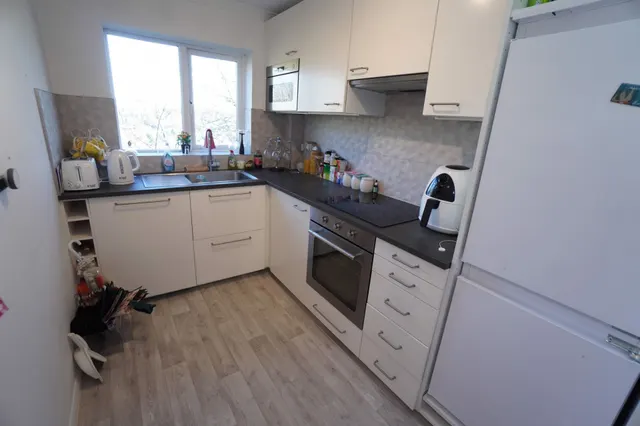 Windrush Court, High Wycombe, HP13, photo 3