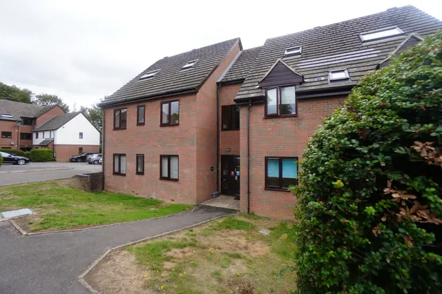 Windrush Court, High Wycombe, HP13, photo 1